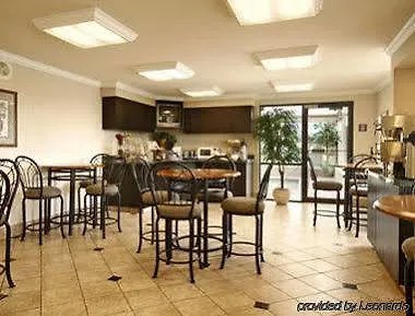 Econo Lodge Inn & Suites Joplin 