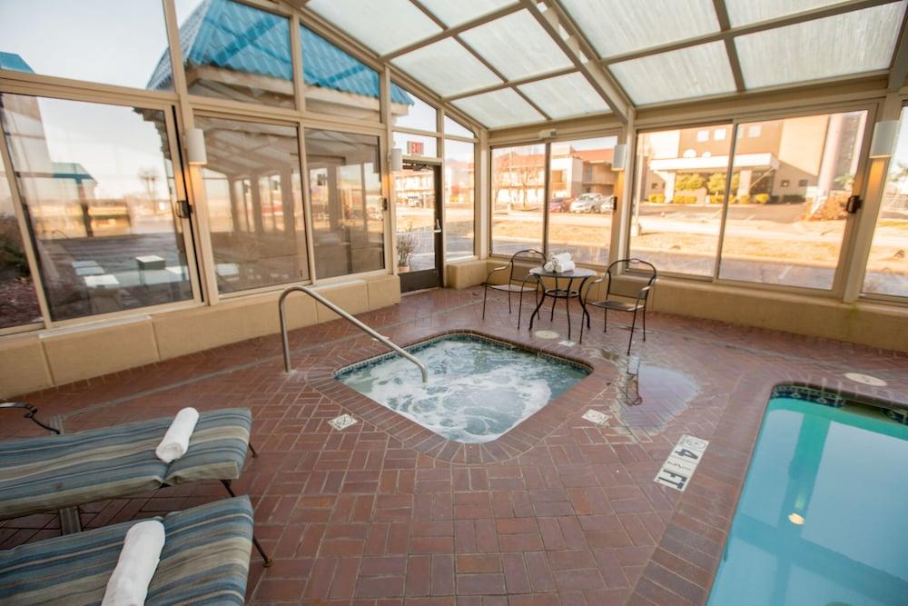 Hotel Econo & 3*