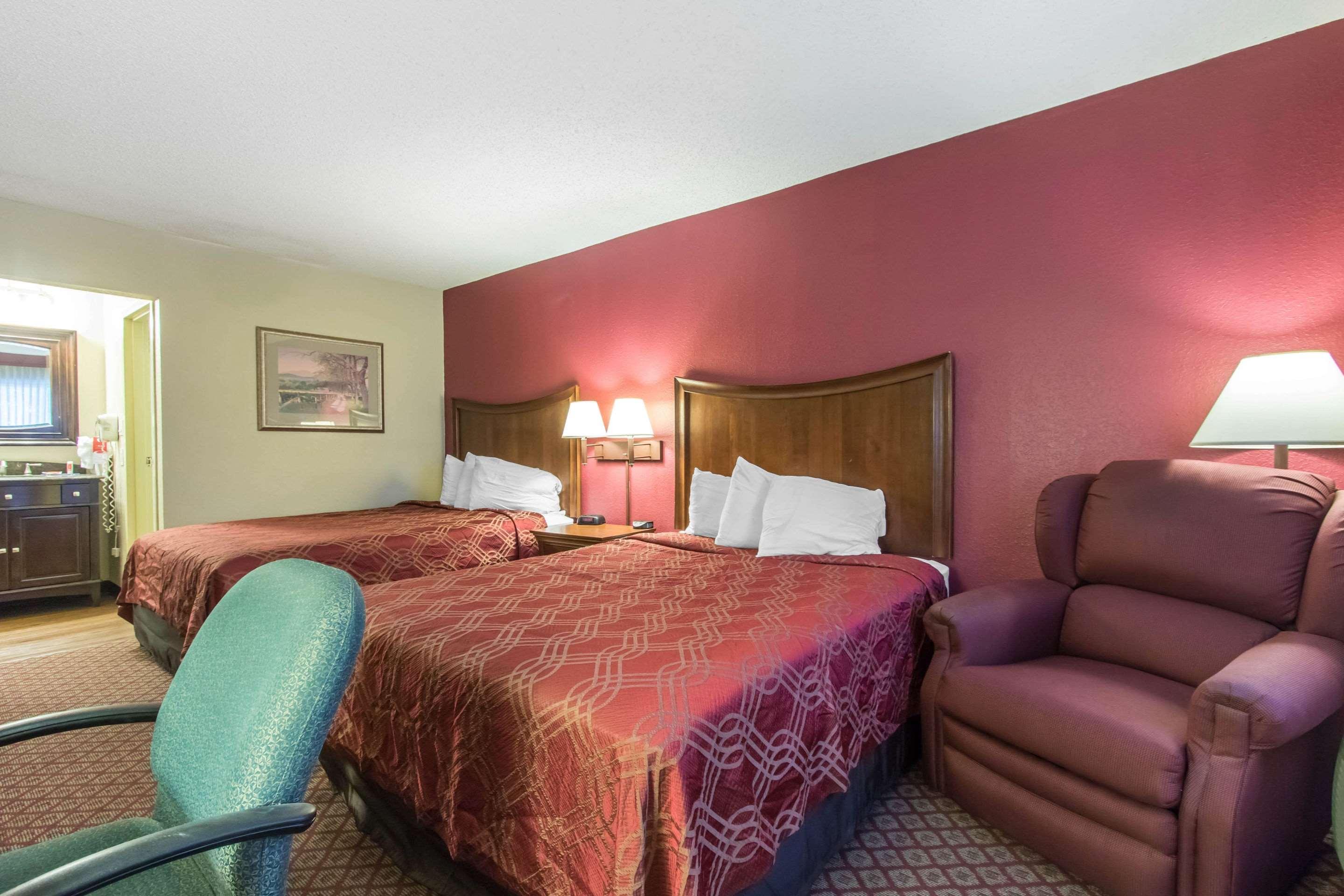 Econo & Hotel