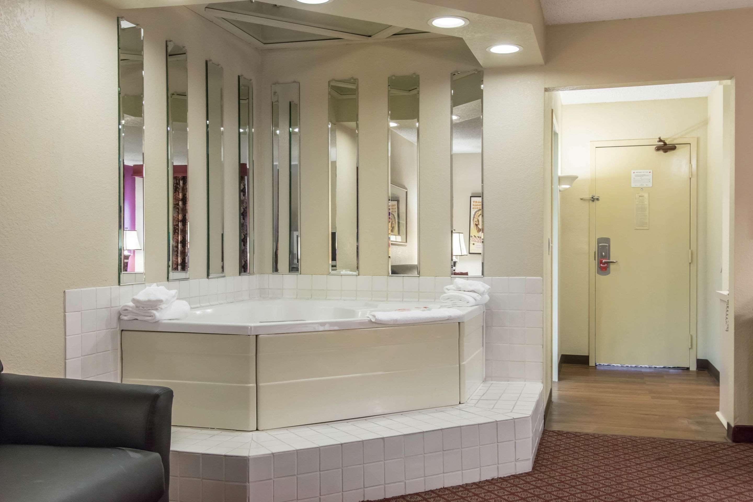 Hotel Econo & Joplin