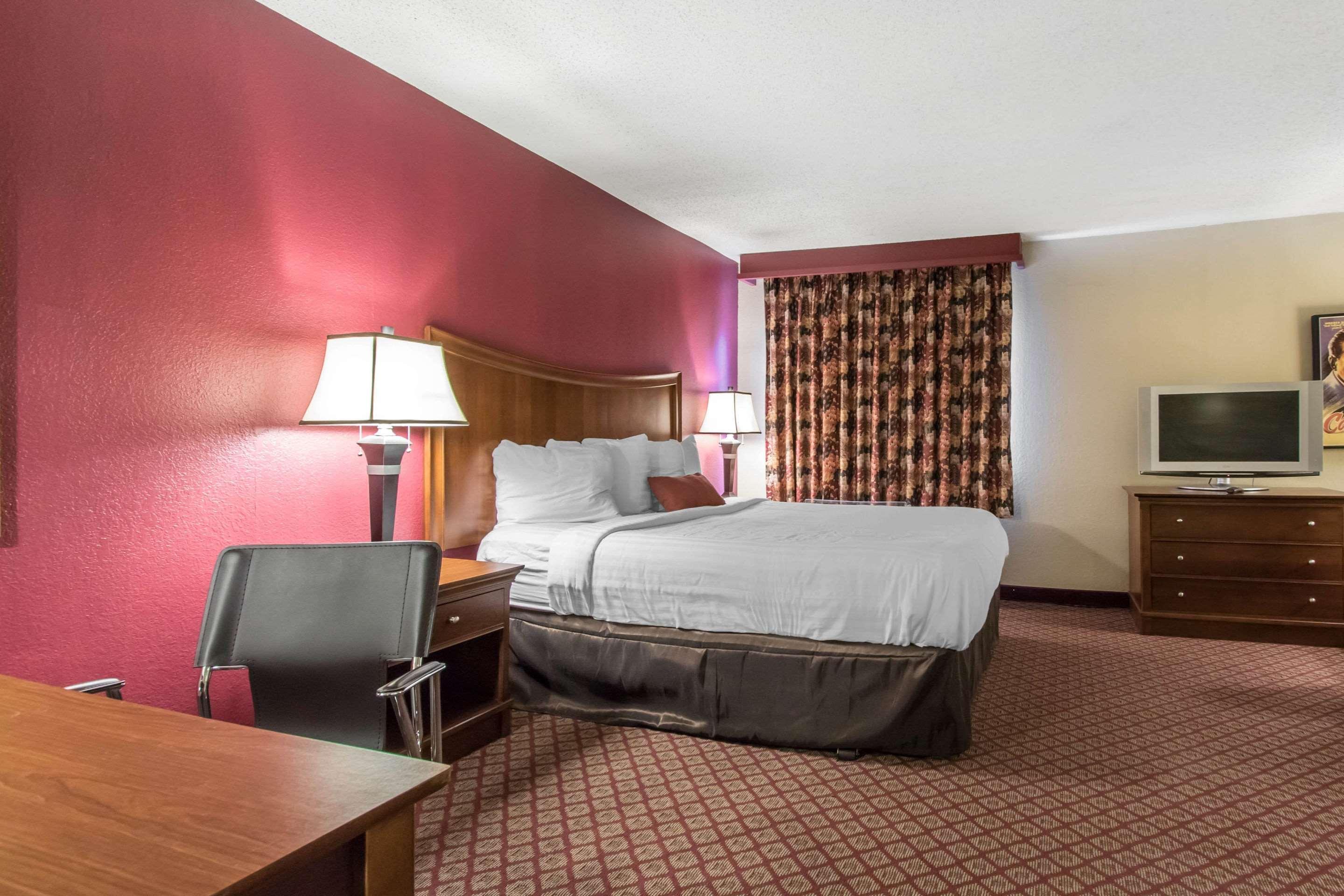 Hotel Econo &