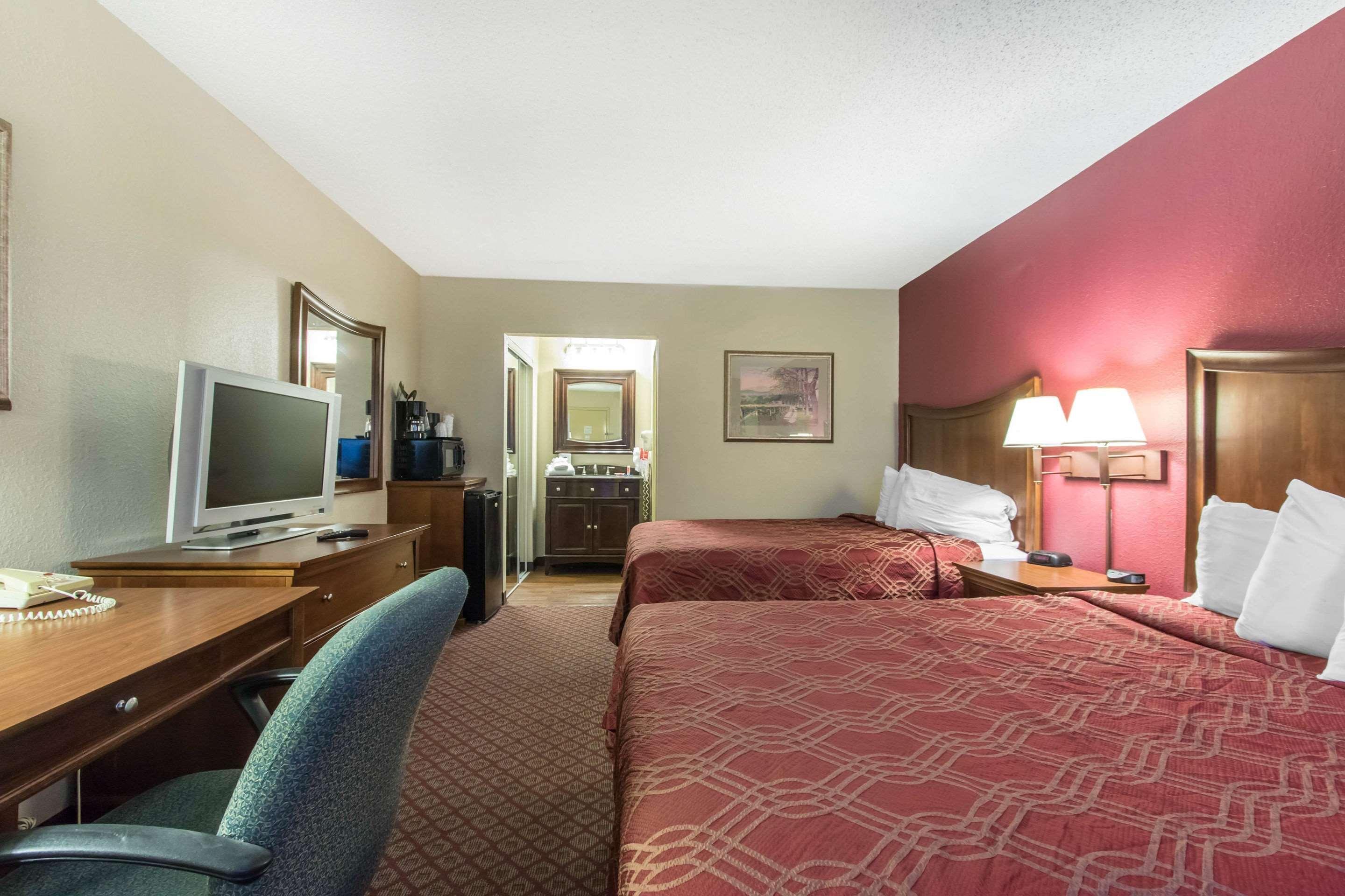 Hotel Econo &