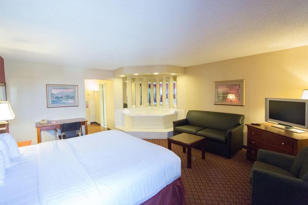 Hotel Econo & 3*