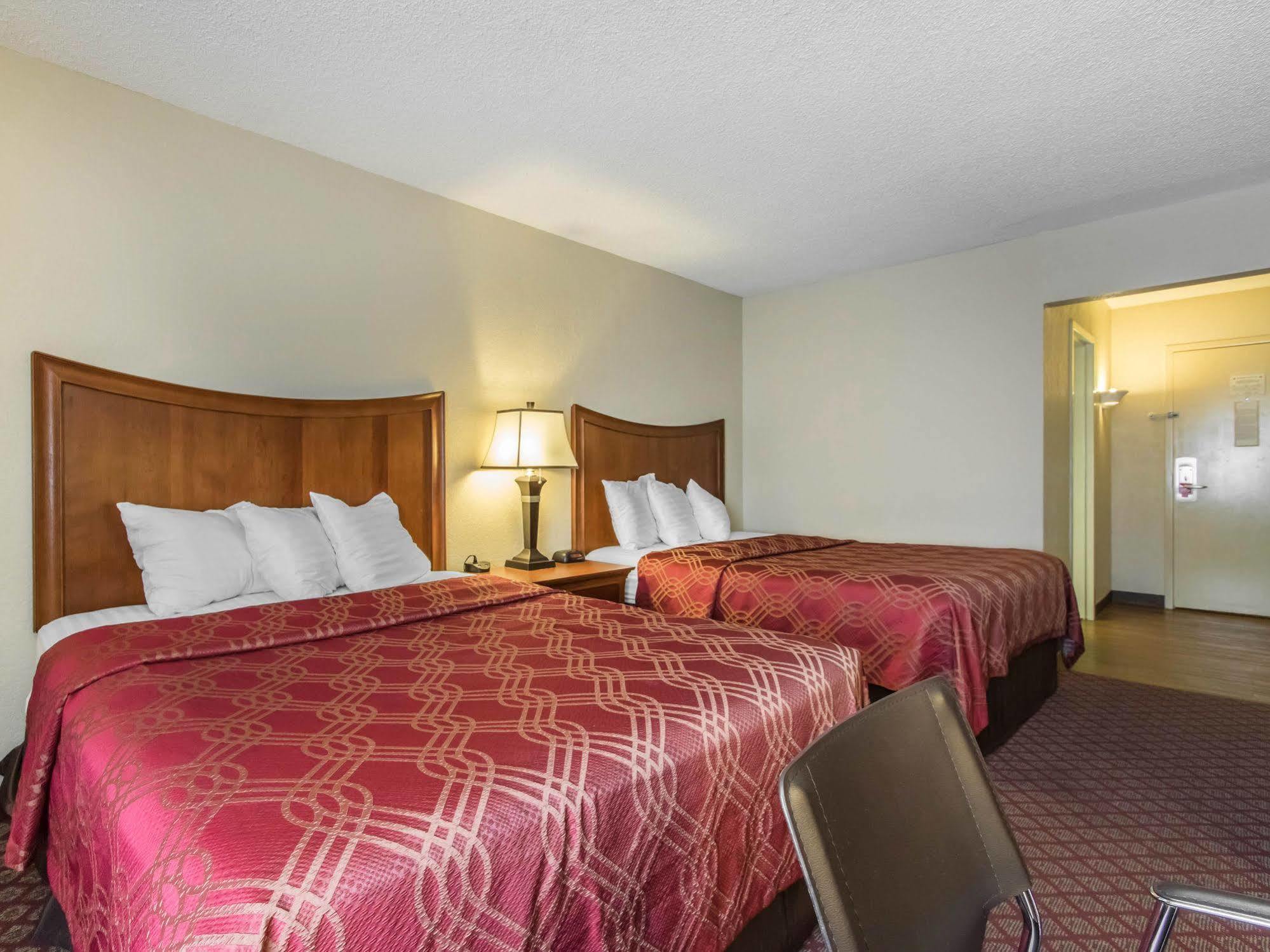 Econo & Hotel 3*
